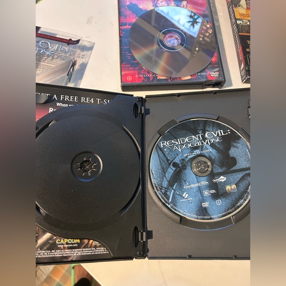 Resident Evil: 1/Apocalypse/Extinction/Degeneration DVD Bundle Of 4 - Picture 5 of 6